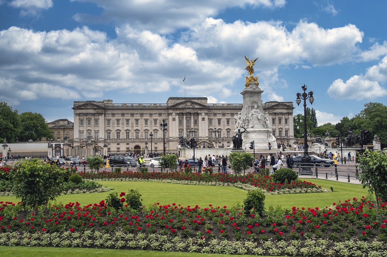 Buckingham Palace, the London residence and administrative headquarters of the monarch of the United Kingdom