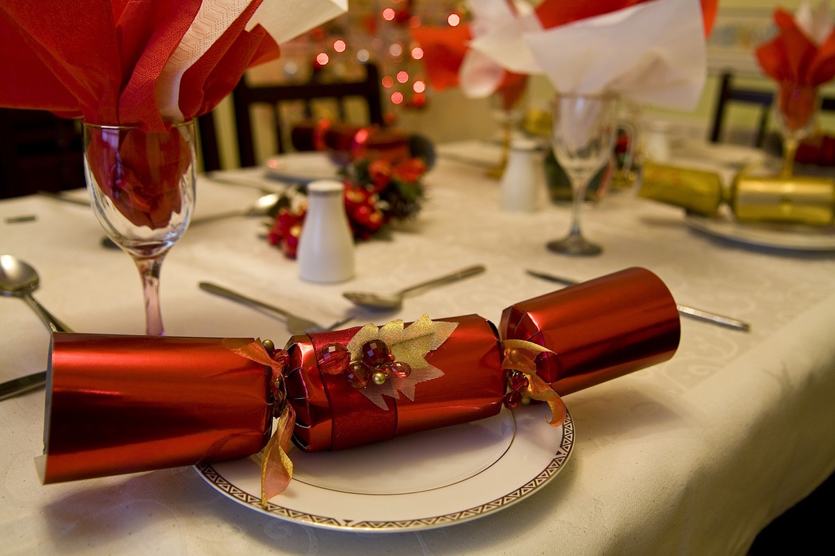 Christmas crackers on a festively decorated dinner table