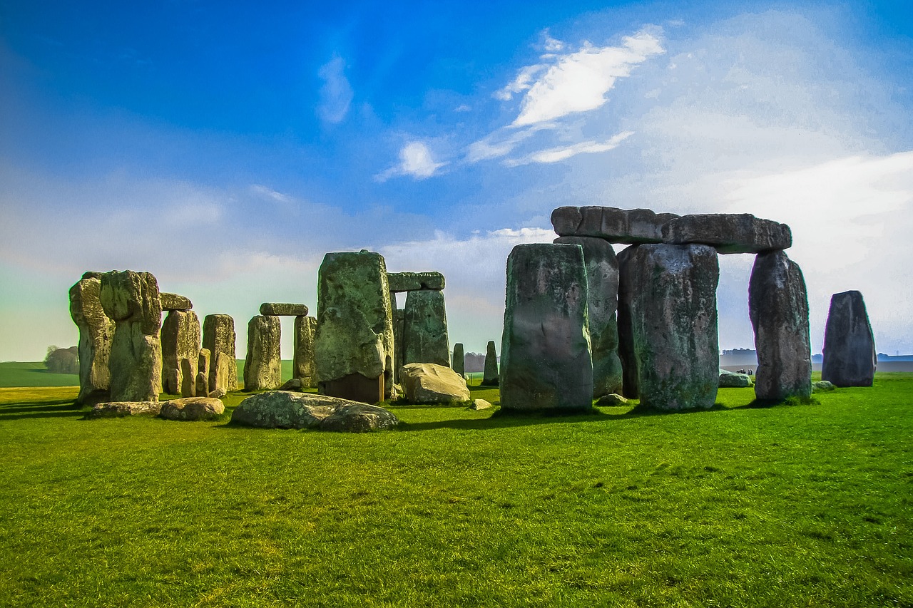 Stonehenge, prehistoric monument of standing stones in Wiltshire, England