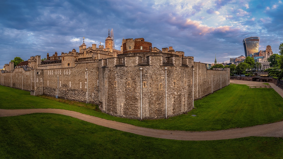 Tower of London, historic castle and fortress on the north bank of the River Thames in central London