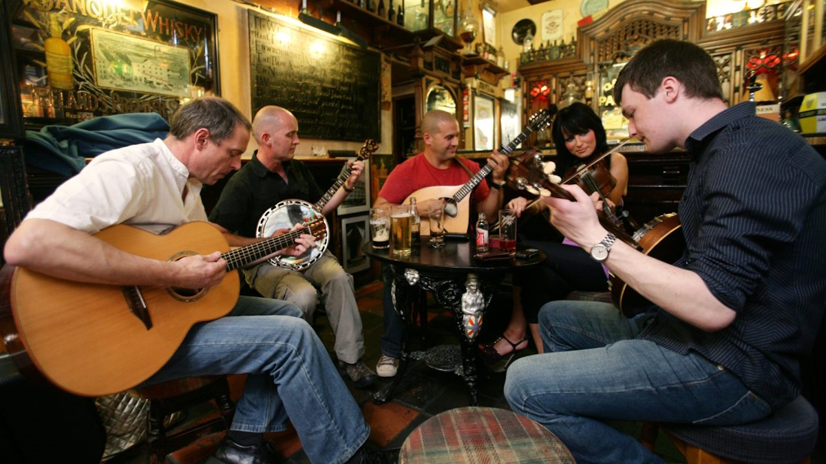 Traditional Irish music session