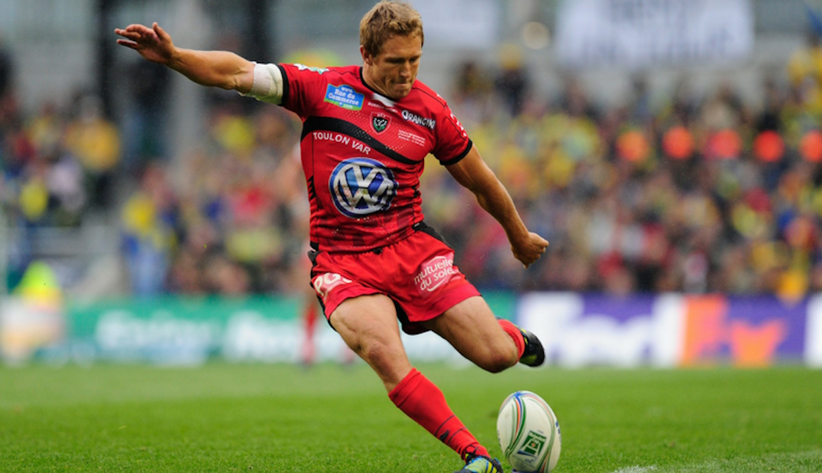 Jonny Wilkinson kicking a rugby ball