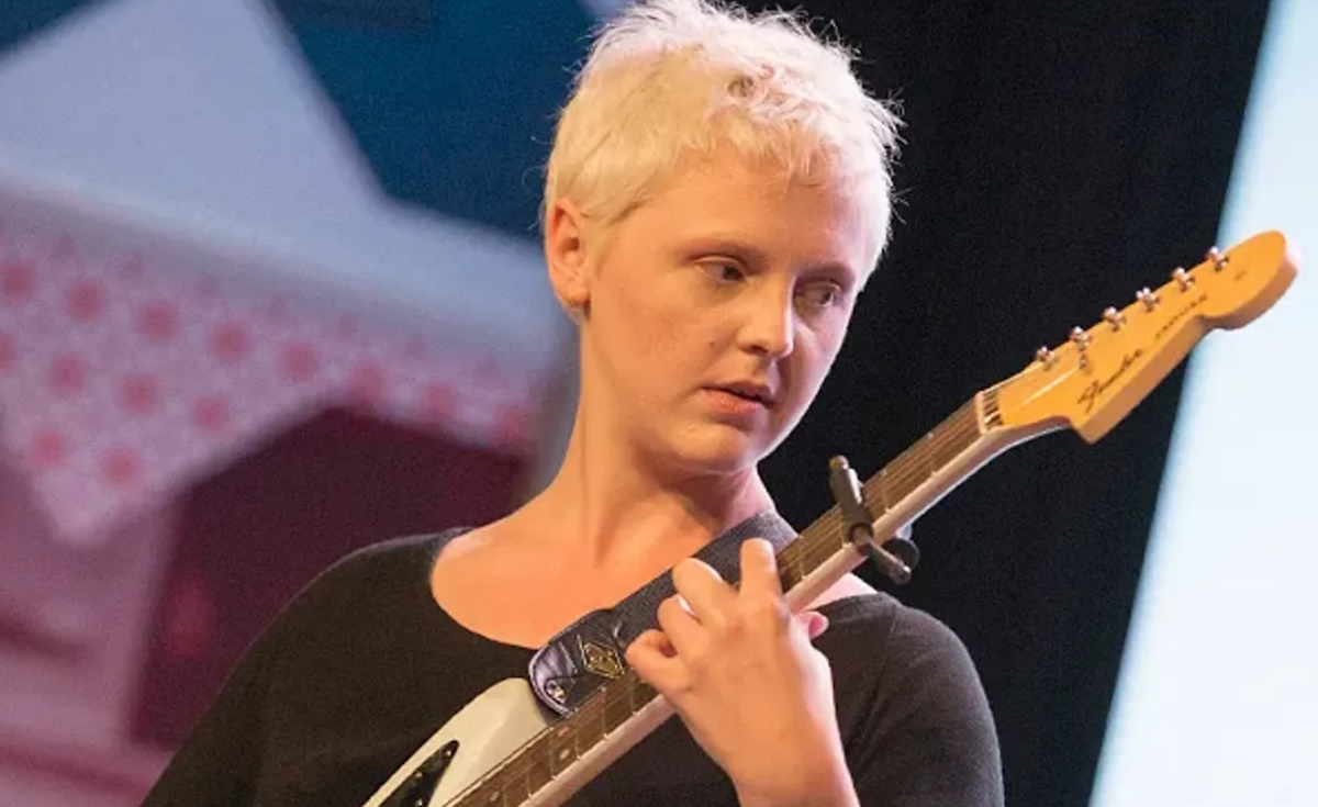 Laura Marling performing with an acoustic guitar